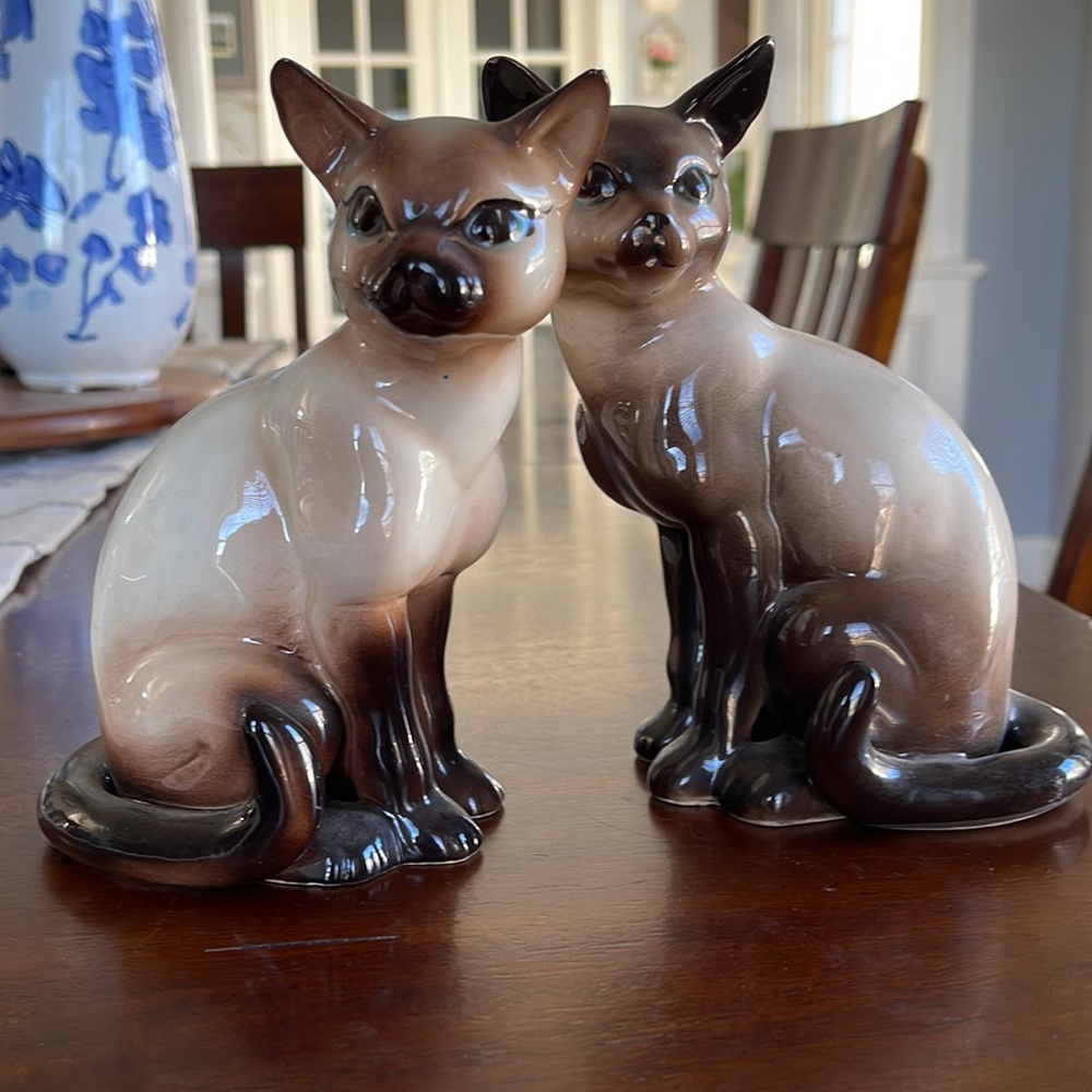 Delee Art Vintage cat statue’s